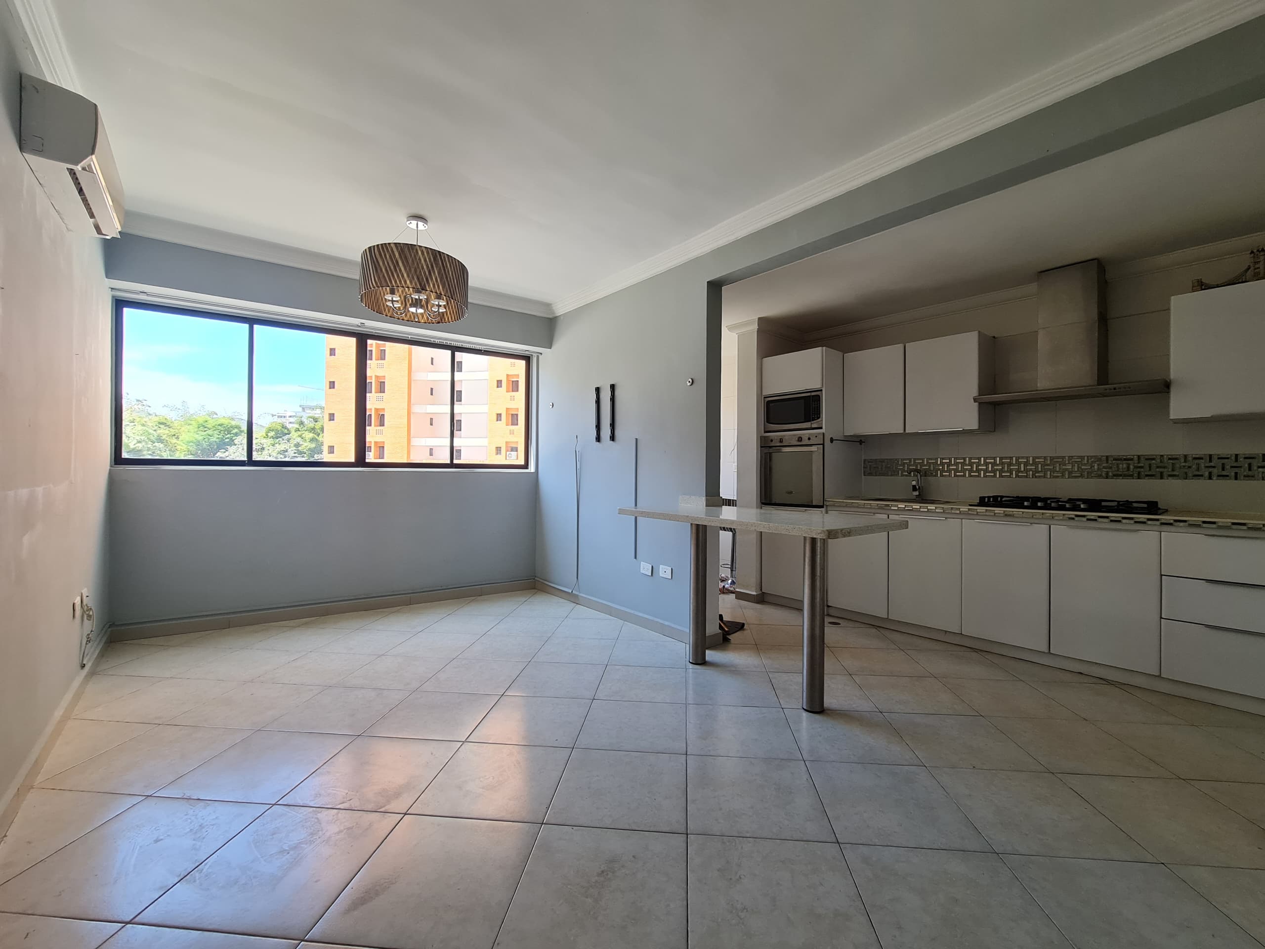 MODERN AND SPACIOUS APARTMENT